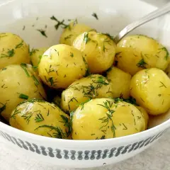 Młode ziemniaki na frytki? Odkryj triki na złote i chrupiące!