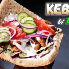 Jak wygląda kebab idealny? Rozpoznaj świeże mięso i dodatki!