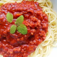 Perfekcyjne spaghetti z sosem mięsnym: przepis, który zawsze się udaje