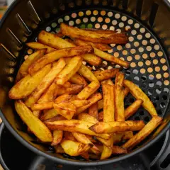 Chrupiące frytki jak z restauracji? Czas i temperatura smażenia!