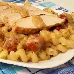 Jaki sos do makaronu z kurczakiem? 10 przepisów na idealny obiad