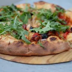 Idealne ciasto na pizzę: przepis krok po kroku. Zrób to sam!