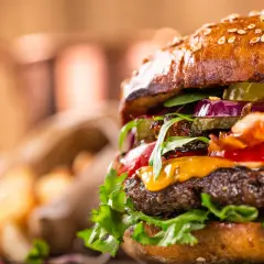 Co do hamburgera? Poznaj sekrety idealnych dodatków i sosów!
