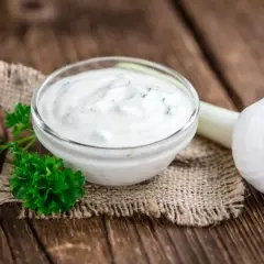 Sos czosnkowy jak z restauracji: Odkryj sekrety idealnego smaku w domu!