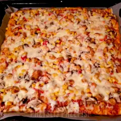 Domowa pizza idealna: przepis na ciasto, sos i pieczenie jak z pizzerii