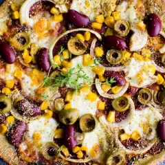 Pizza Capriciosa: 800-1200 kcal? Jak jeść ją fit i bez wyrzutów!