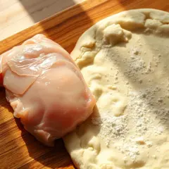 Kurczak na pizzę: surowy czy smażony? Rozwiewam dylemat!