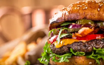 Co do hamburgera? Poznaj sekrety idealnych dodatków i sosów!
