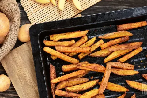 Idealne frytki z piekarnika? Poznaj triki na chrupkość!