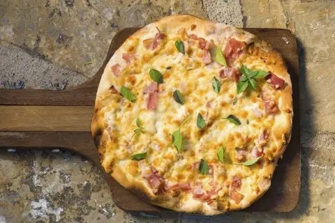 Co na pizzę domową? 50+ pomysłów od klasyki po zaskakujące smaki!