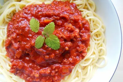 Perfekcyjne spaghetti z sosem mięsnym: przepis, który zawsze się udaje