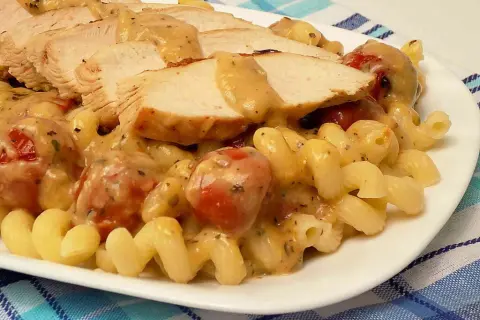 Jaki sos do makaronu z kurczakiem? 10 przepisów na idealny obiad