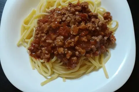 Spaghetti z gotowym sosem: 5 kroków do idealnego obiadu!