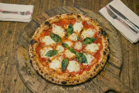 Idealny spód do pizzy krok po kroku. Lepszy niż z pizzerii!