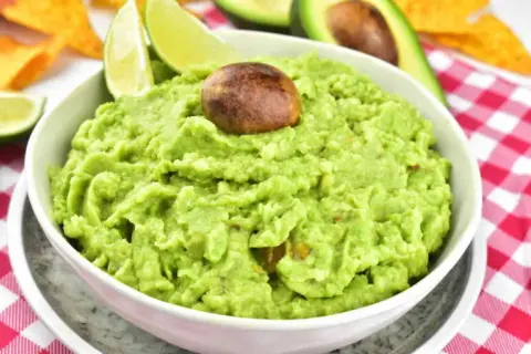 Guacamole: Pomysły na dania i jak zachować idealną zieleń