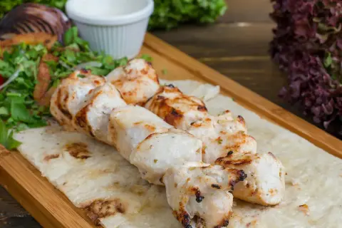 Falafel kebab: Smak, skład, kalorie. Czy to zdrowszy kebab?