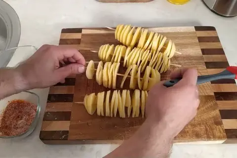 Jak smażyć frytki? Odkryj sekret chrupkości i idealnego smaku.