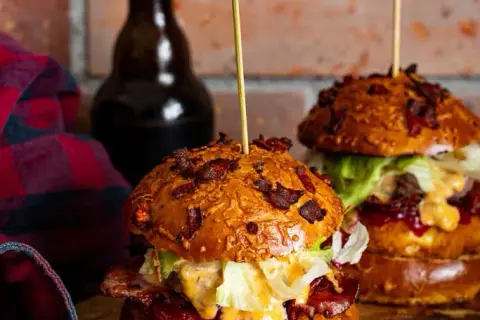 Ser do Burgera Drwala: Camembert czy topiony? Poznaj patenty!