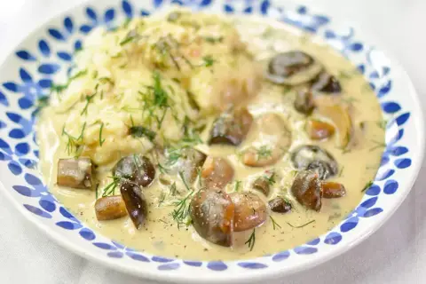 Sos ze świeżych grzybów: przepis krok po kroku na leśny aromat!