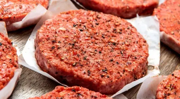 Idealny burger w domu: Jak przyprawić mięso na restauracyjny smak