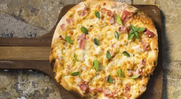 Co na pizzę domową? 50+ pomysłów od klasyki po zaskakujące smaki!
