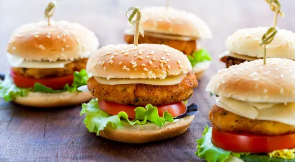 Idealne mini bułki do burgerów: Gdzie kupić i na co zwrócić uwagę?