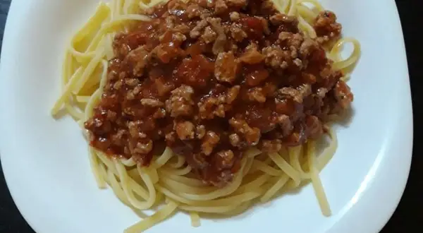 Spaghetti z gotowym sosem: 5 kroków do idealnego obiadu!