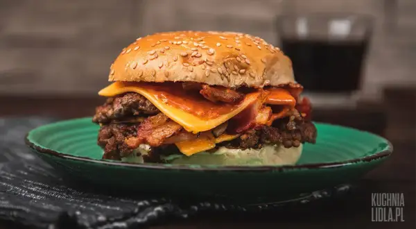 Jak usmażyć idealnego burgera wołowego? Sekrety soczystości!