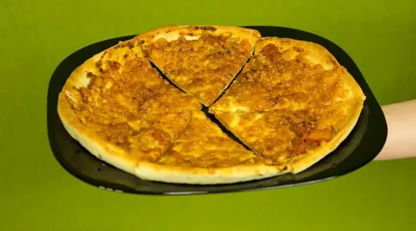 Ile kalorii ma kawałek pizzy? Sprawdź, co zmienia wszystko!
