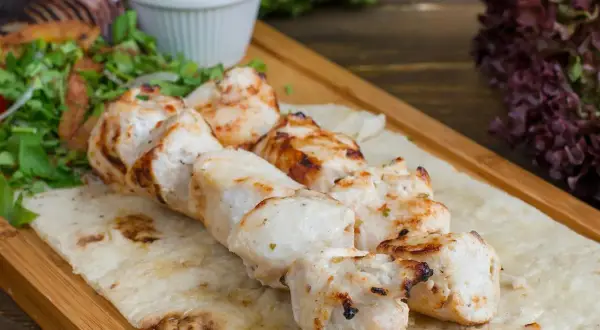 Falafel kebab: Smak, skład, kalorie. Czy to zdrowszy kebab?