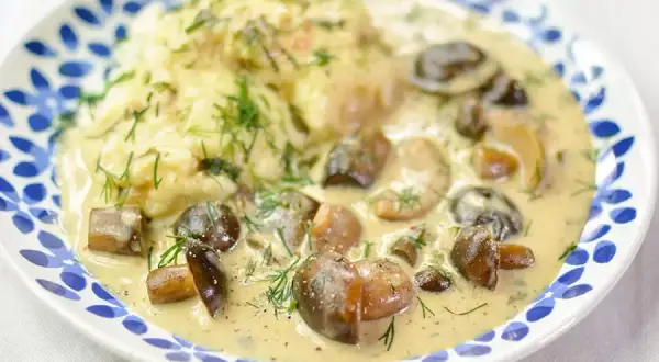 Sos ze świeżych grzybów: przepis krok po kroku na leśny aromat!