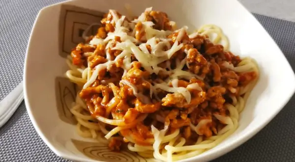 Jak zrobić idealny sos do spaghetti z mięsem mielonym?