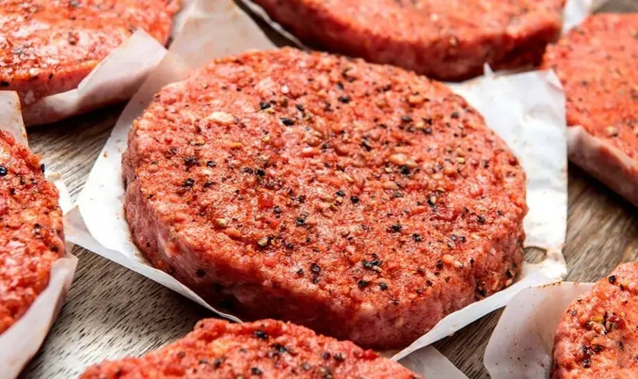 Idealny burger w domu: Jak przyprawić mięso na restauracyjny smak