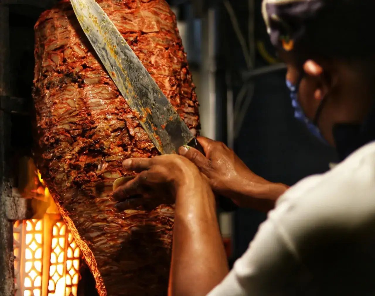 kebab dobrej jakości mięso na rożnie