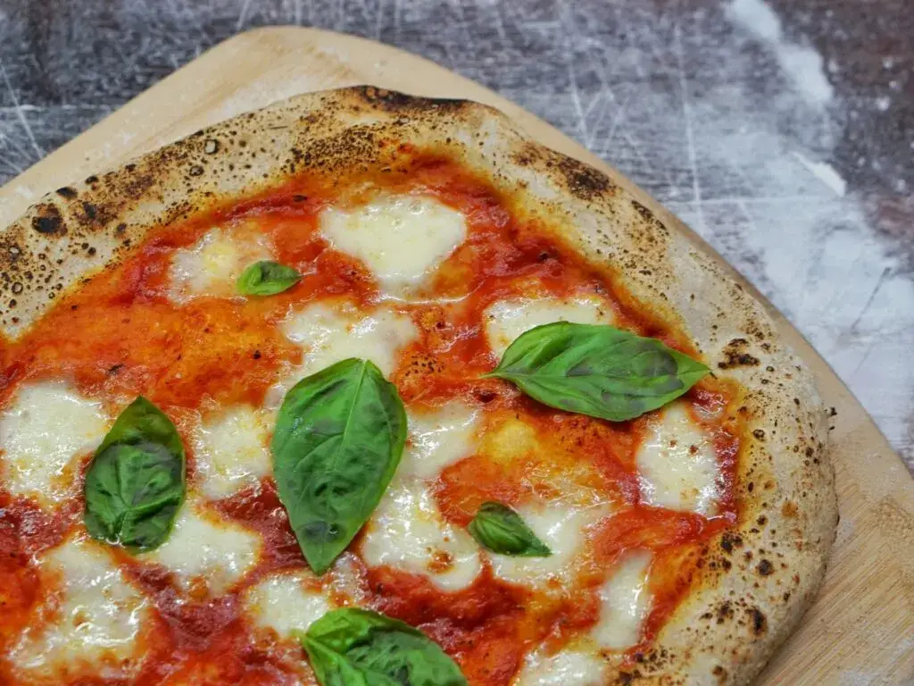 różne rodzaje pizzy włoskiej margherita romana