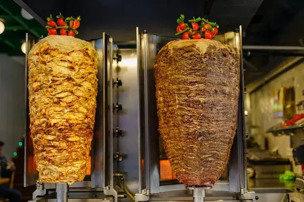 kebab mięso na rożnie