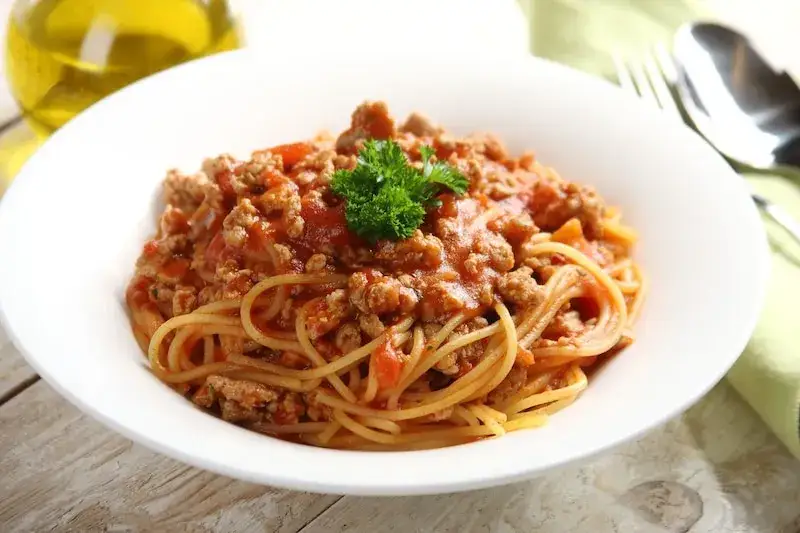 składniki na sos mięsny do spaghetti