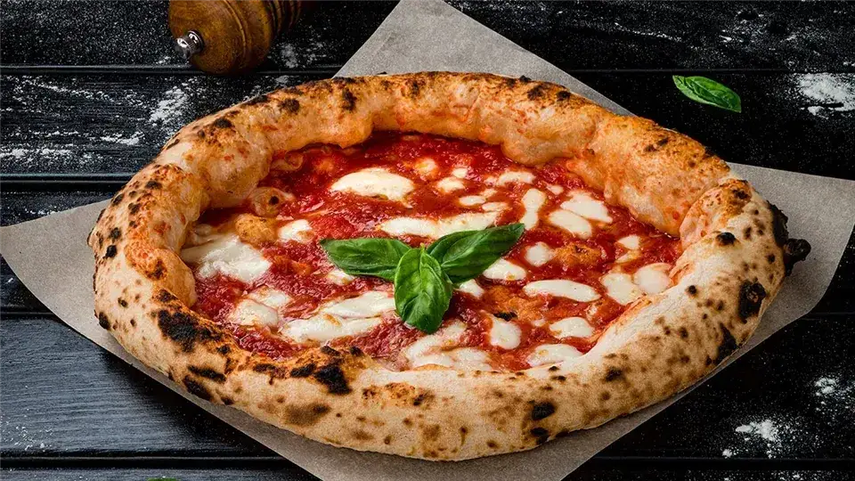 Włoska pizza neapolitańska domowa