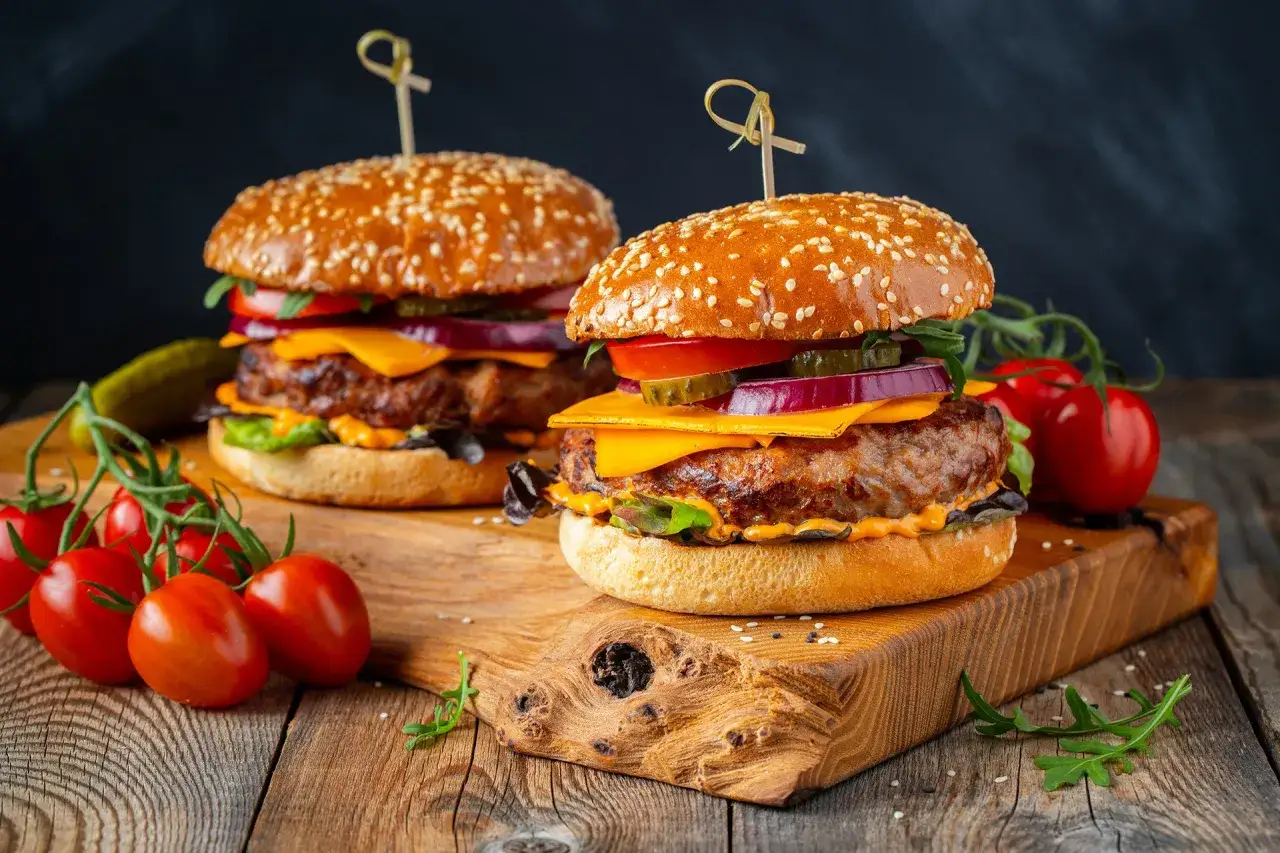 R&oacute;żne rodzaje przypraw do mięsa na burgery