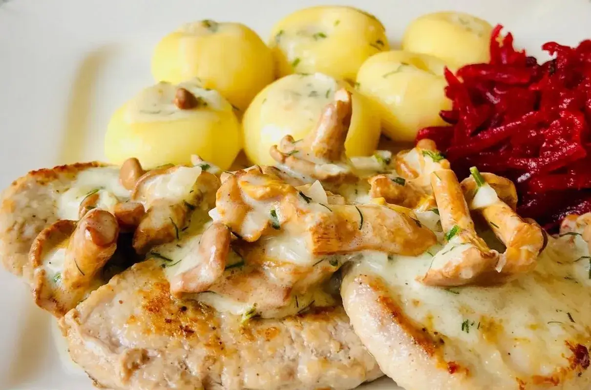 polędwiczki w sosie kurkowym z kopytkami