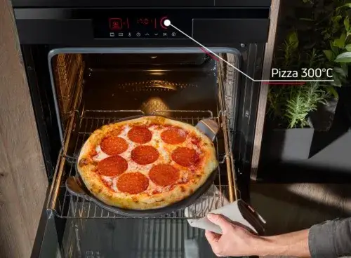 Piekarnik z pizzą w środku, tryby pieczenia
