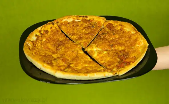 Ile kalorii ma kawałek pizzy? Sprawdź, co zmienia wszystko!
