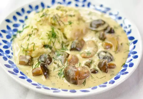 Sos ze świeżych grzybów: przepis krok po kroku na leśny aromat!